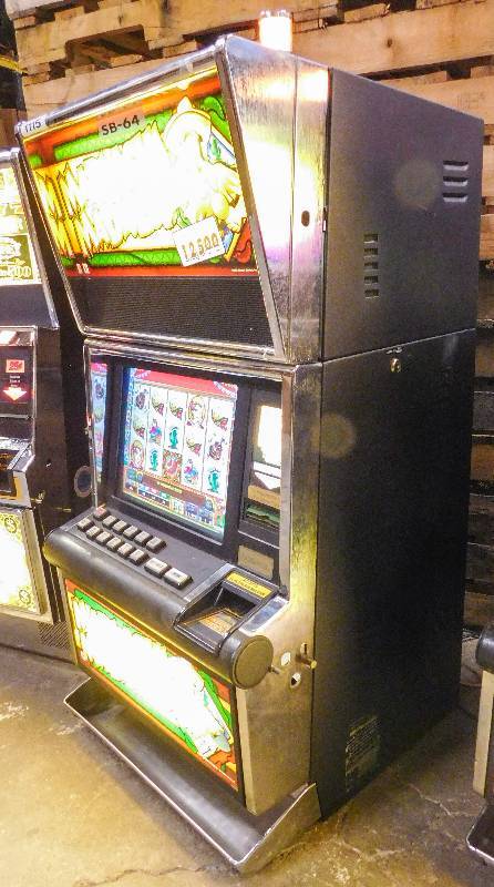 lot 1002 image: KONAMI MARIACHI MADNESS VIDEO SLOT MACHINE