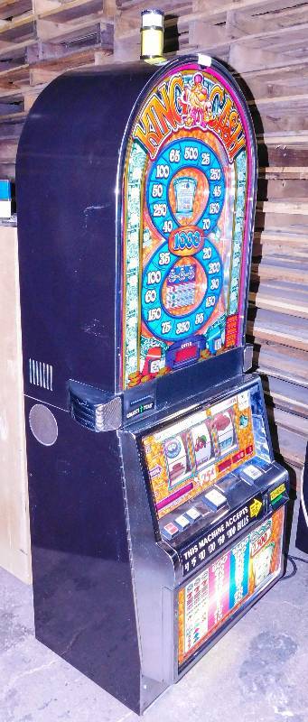 lot 1009 image: IGT  BARCREST KING CASH REEL SLOT MACHINE (VERY RARE)