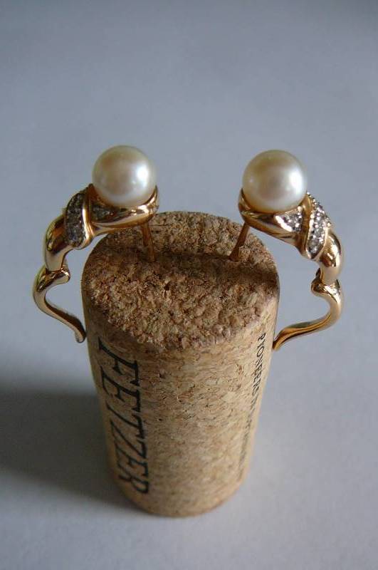 14k Earrings with pearls & Diamonds 3.5g