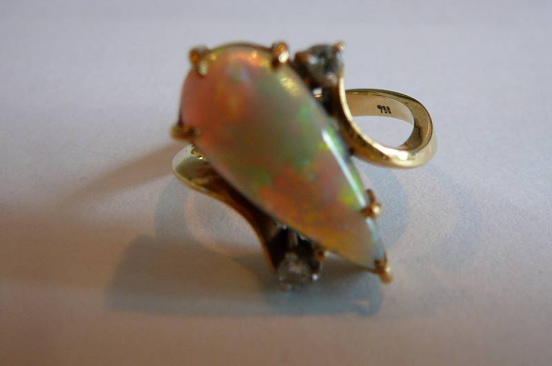 750 Ring Diamond & Mother of Pearl stone 4.5g