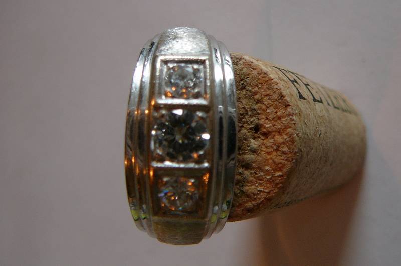 14k Mens Ring with 3 Diamonds 10.4g