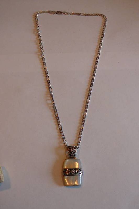 925 Chain & Pendant with Mother of Pearl 16.3g