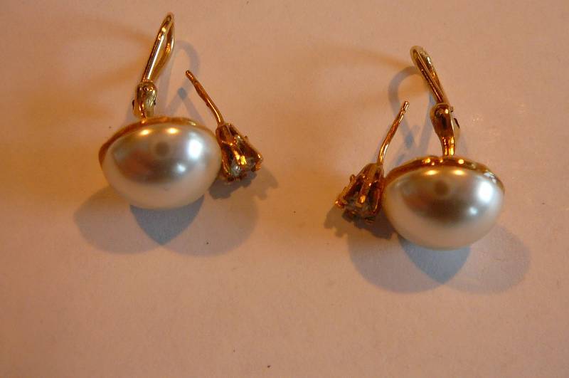 Earrings unmarked gold
