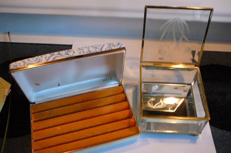 2 Jewelry Boxs