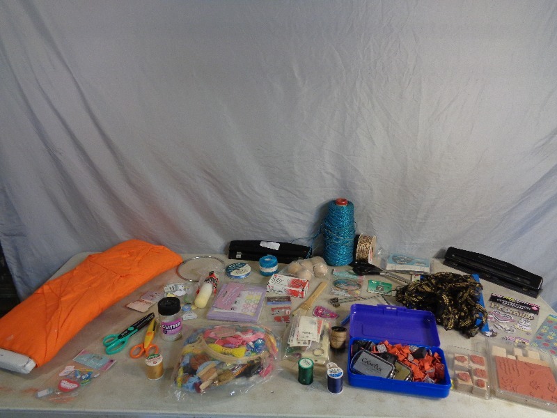 lot 74 image: Craft Items