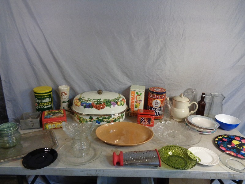lot 132 image: Large Metal Roast  Casserole Pan and More