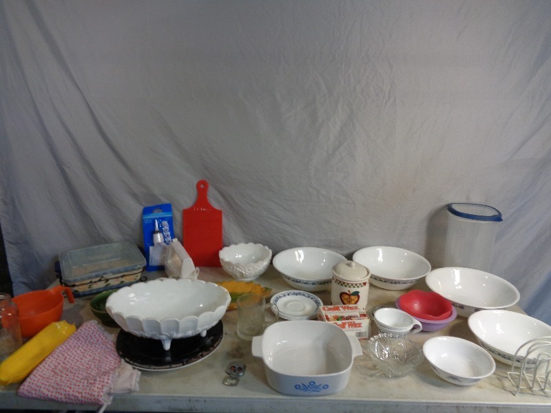 lot 133 image: Kitchen Items