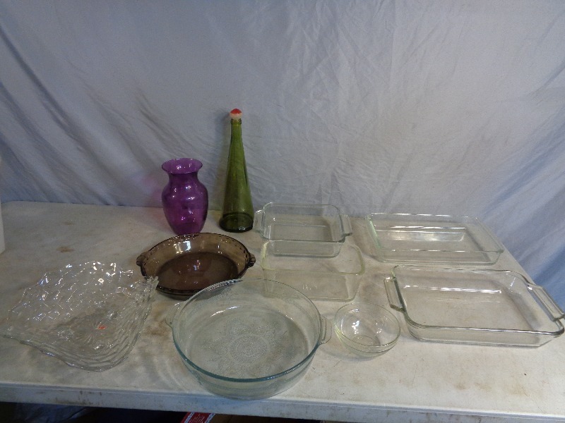 lot 134 image: Glass Bakeware and More