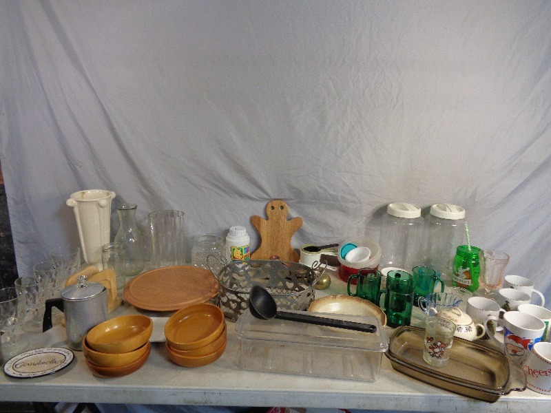 lot 136 image: Wood Bowl Set, Lazy Susan, and More