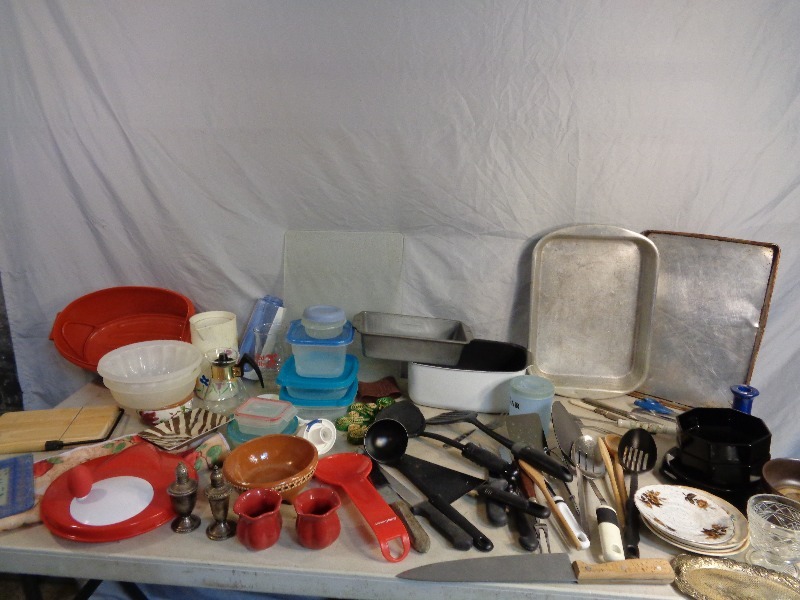 lot 137 image: Kitchen Items