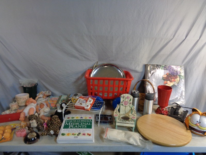 lot 153 image: Garfield Alarm Clock, Lazy Susan, Kids Books, and More