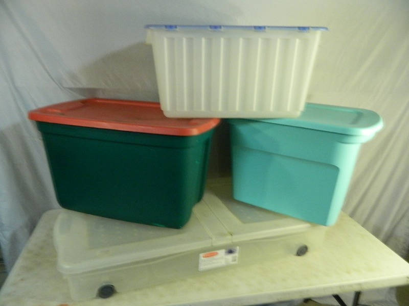 lot 19 image: 4 Totes with Lids