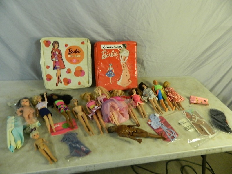 lot 23 image: Vintage Barbies and Accessories