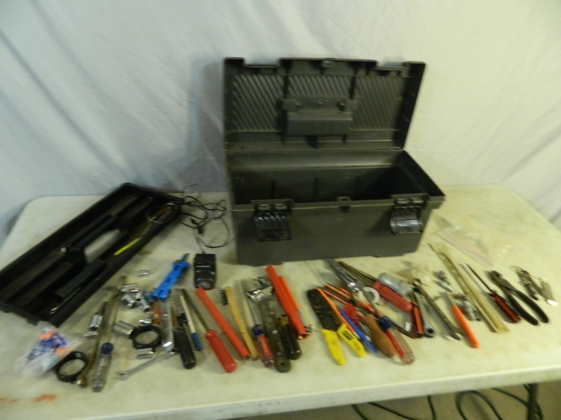 lot 29 image: Toolbox with Tools