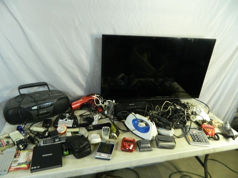 lot 43 image: Assorted Electronics
