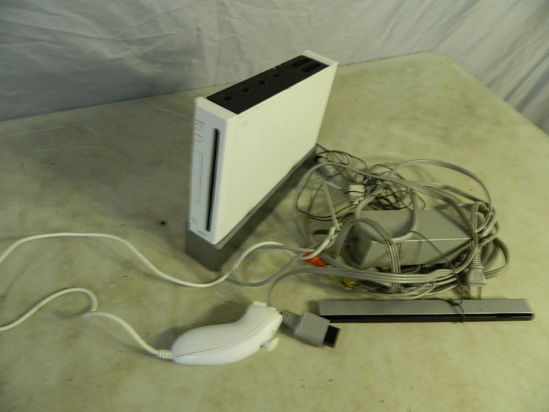 lot 45 image: Nintendo Wii