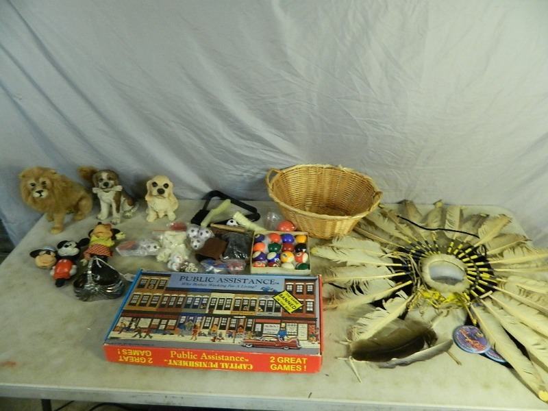 lot 55 image: Vintage Mickey Mouse Toys, Figurines, and More