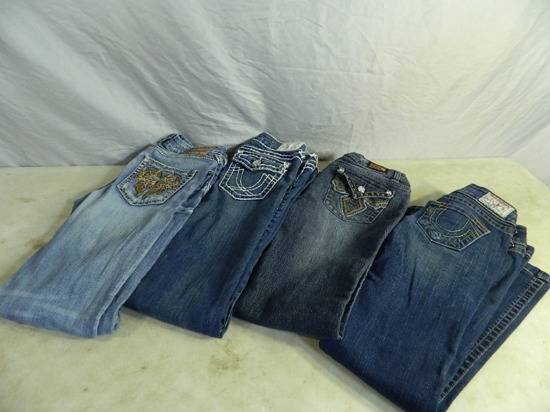 lot 61 image: Womens  Teen Name Brand Jeans
