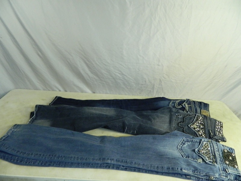 lot 65 image: Womens  Teen Name Brand Jeans