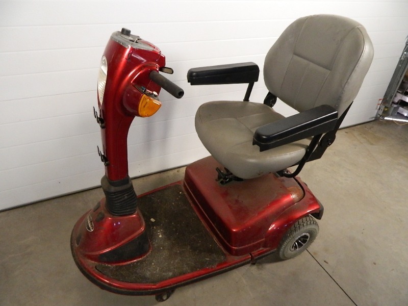 lot 2 image: Maxima Handicap Scooter