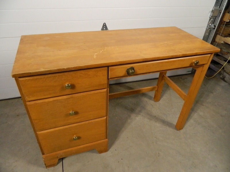 lot 83 image: Wood Desk