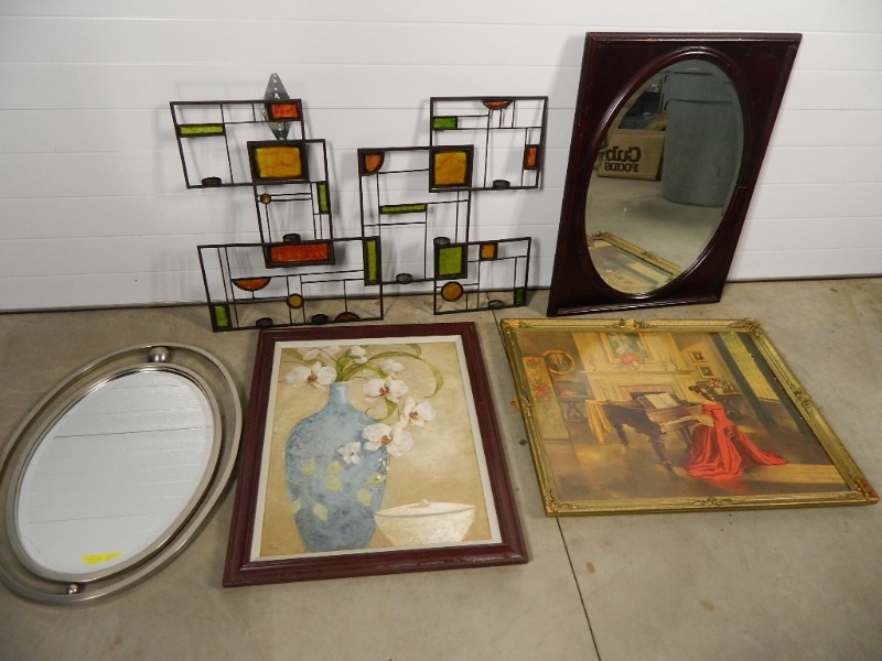 lot 84 image: Mirrors and Wall Decor