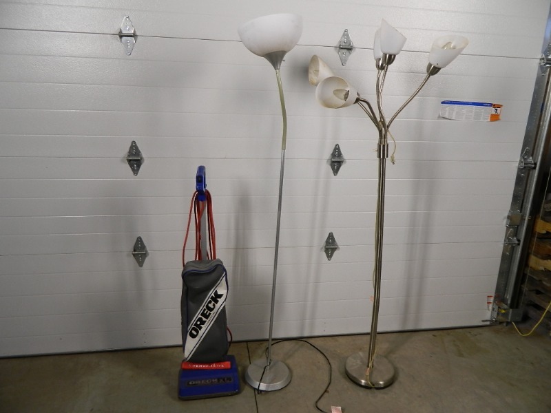 lot 87 image: Lamps and Vacuum