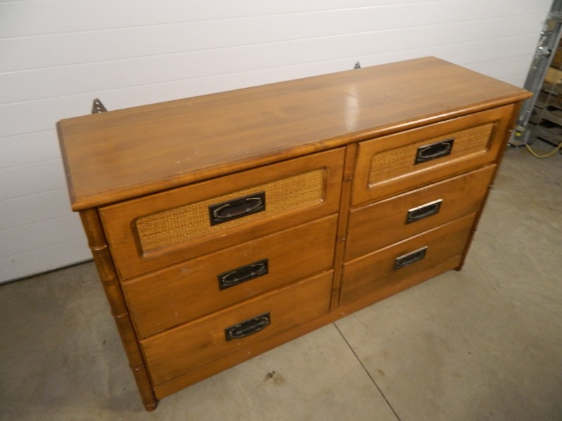 lot 82 image: 6 Drawer Dresser