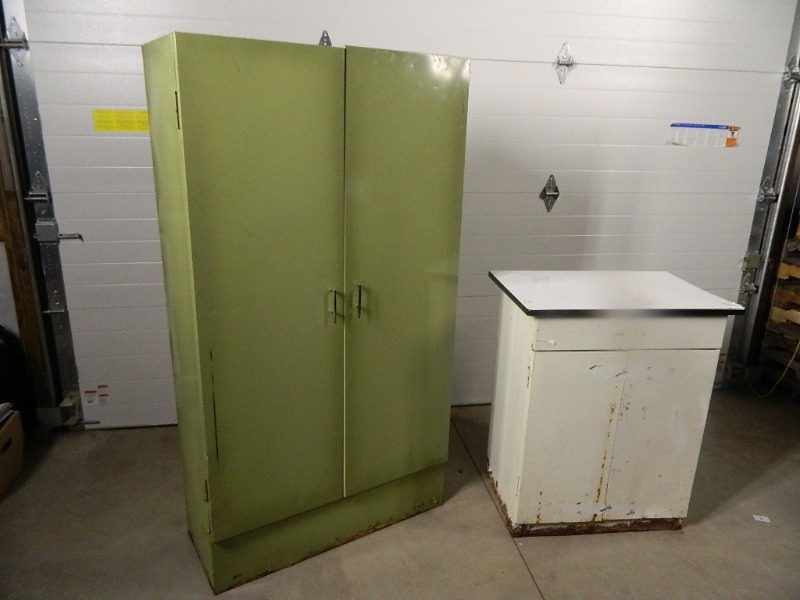 lot 90 image: Metal Shop Cabinets