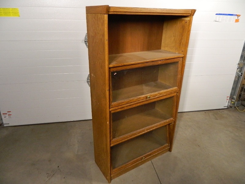 lot 100 image: Glass Front Bookshelf
