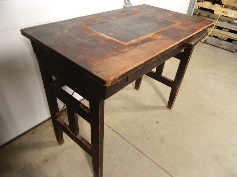 lot 102 image: Vintage Table  Desk