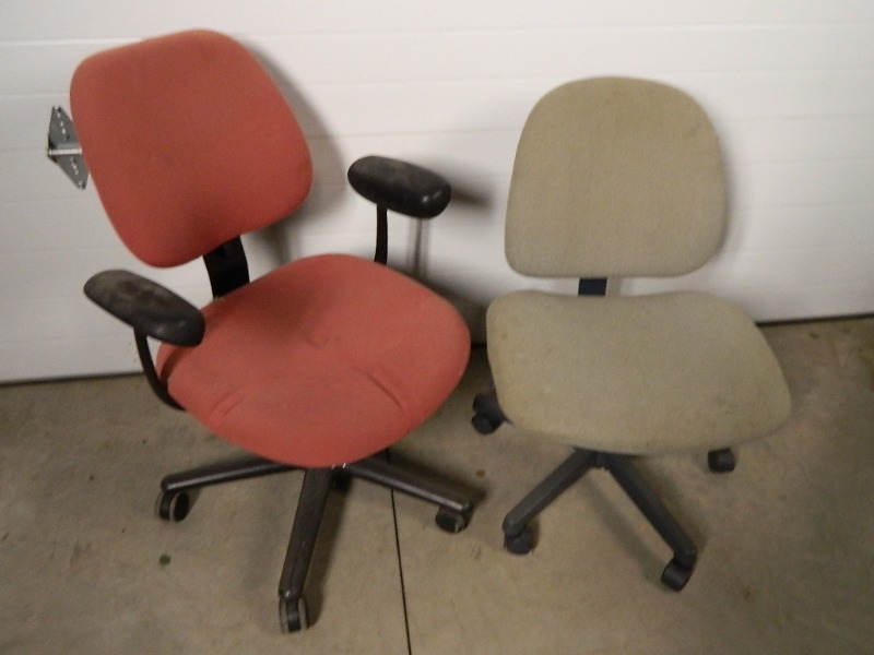 lot 111 image: Office Chairs