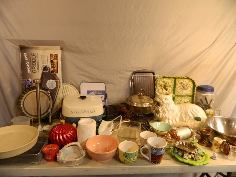 lot 156 image: Pampered Chef Pie Pan, Griddle, and Kitchen Items