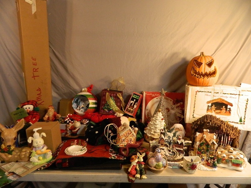 lot 158 image: Easter, Christmas, and Holiday Decor