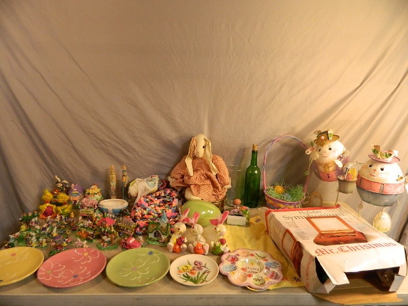 lot 159 image: Easter Village, Mr Christmas Symphonium, and More