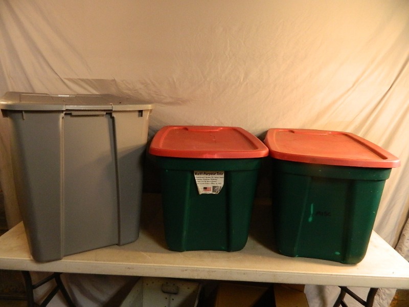 lot 162 image: 3 Totes with Lids