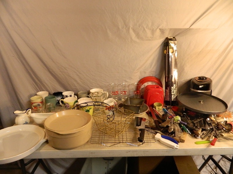 lot 163 image: Corningware, Pizzazz Pizza Oven, and More