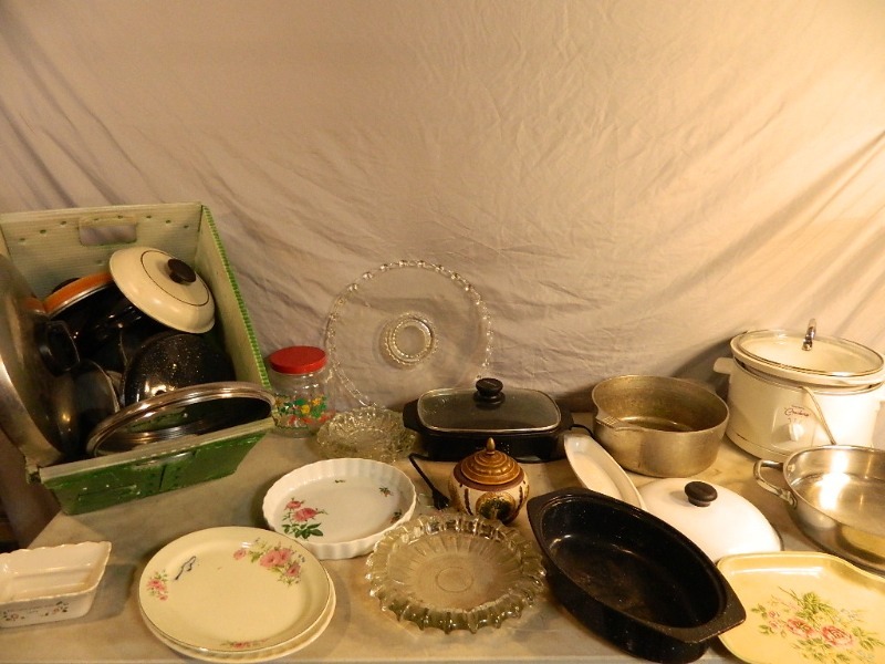 lot 164 image: Kitchen Items