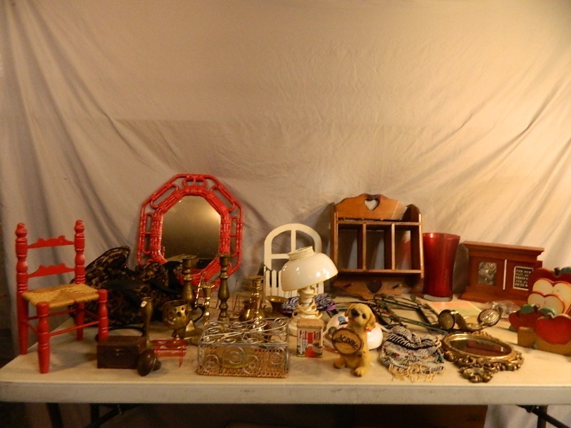 lot 168 image: Home Decor