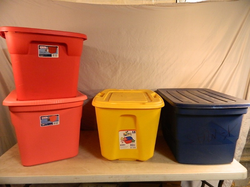 lot 171 image: 4 Totes with Lids