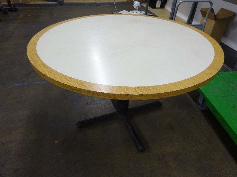 Round table commercial grade