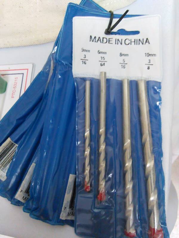 lot 154 image: Tool PouchApron (3), Levels (3) and Drill bit sets (6)