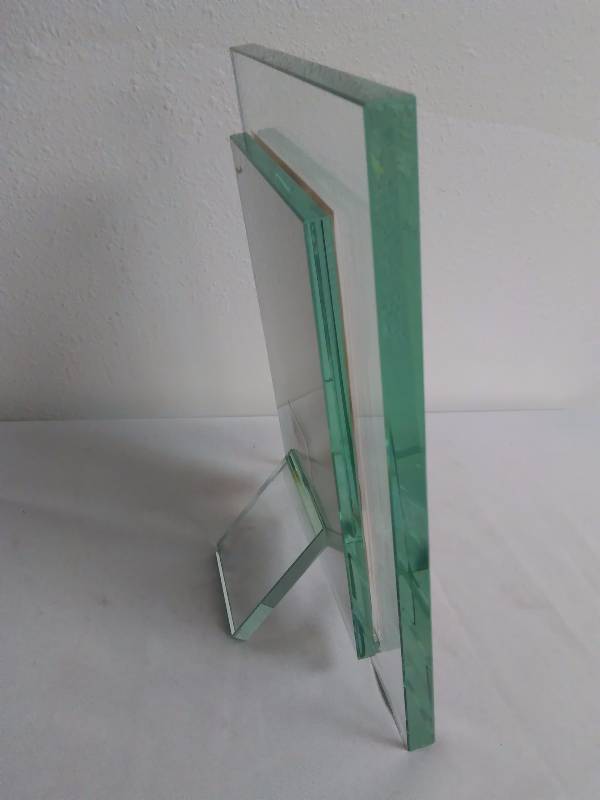 lot 274 image: Simson Giftware Glass Picture Frame, 5 x7