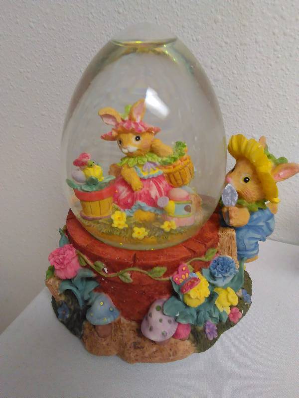 lot 285 image: Easter Water Globes (6) Simson Giftware