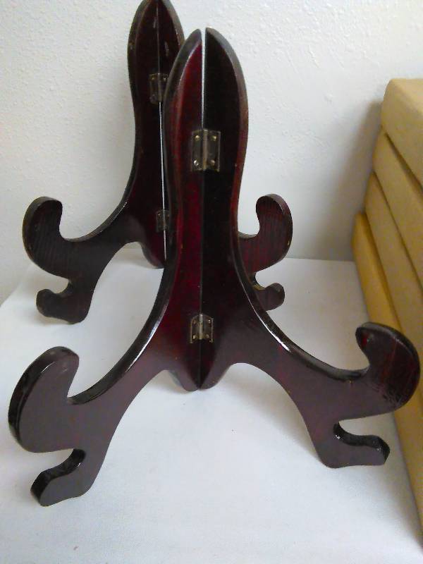 lot 298 image: Plate Book Stand (4 boxes of 4)