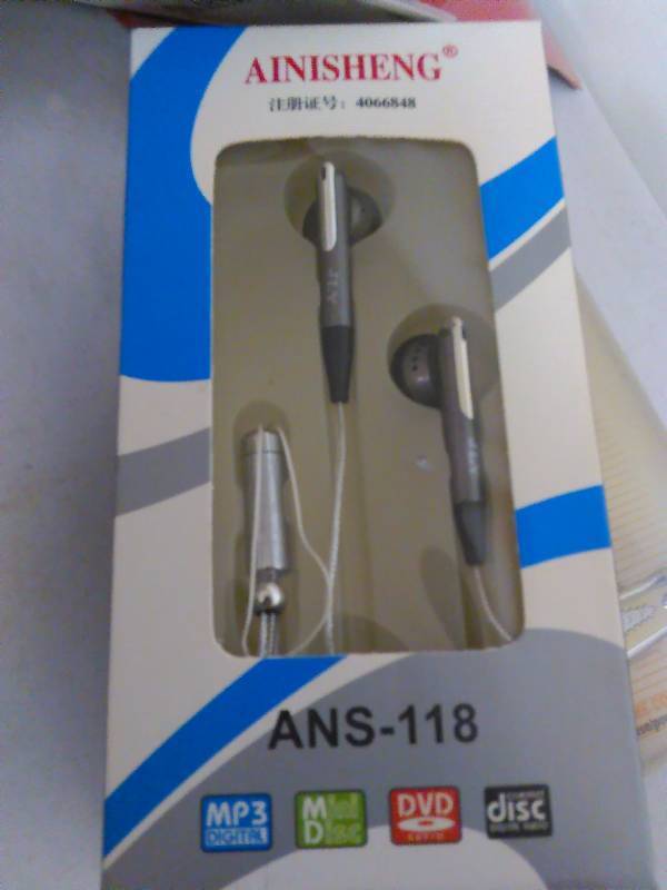 lot 329 image: Earphones and Ear Bud Variety (5)