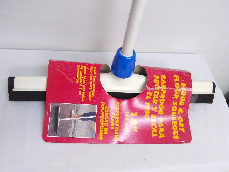lot 34 image: 18 Inch Scrub and Dry Floor Squeegee
