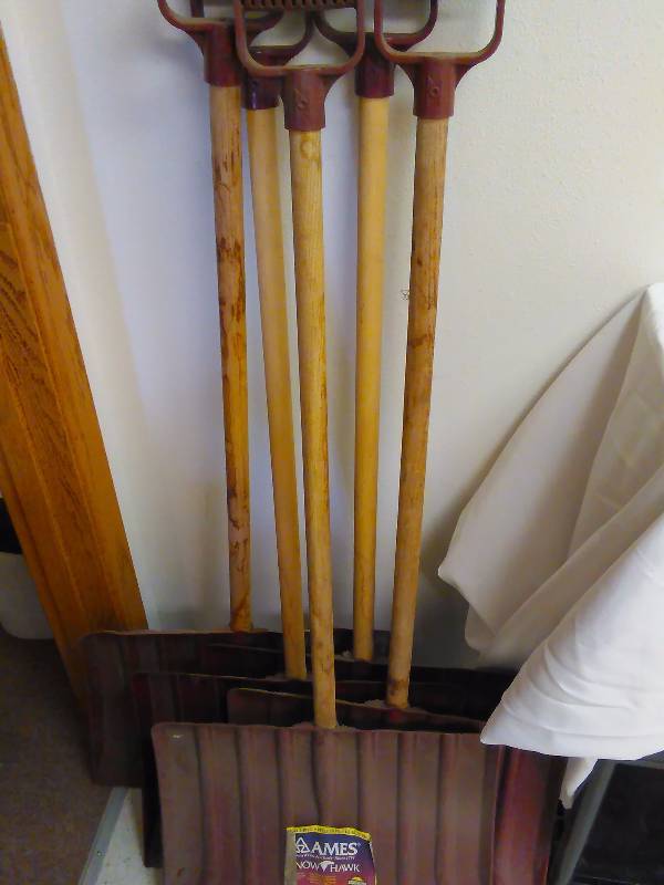 lot 42 image: Ames Snow Shovels (5) 18 wide