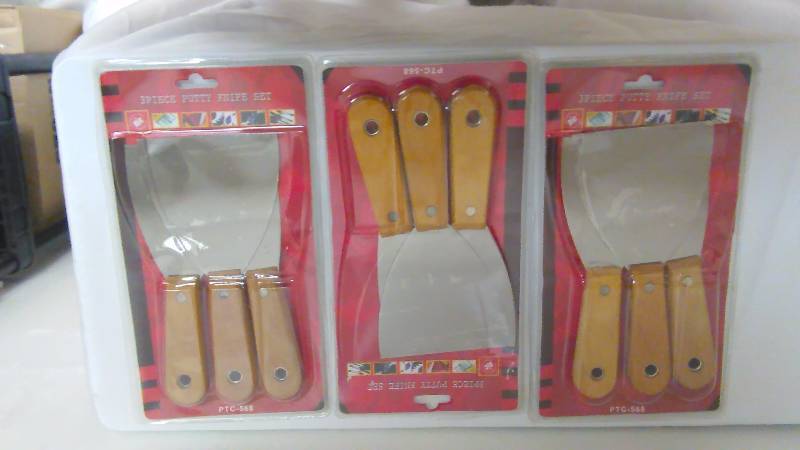 lot 104 image: 3 pc. Putty Knives (3)