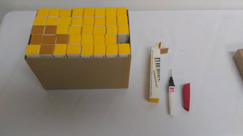 lot 131 image: Mini Screwdriver (40)